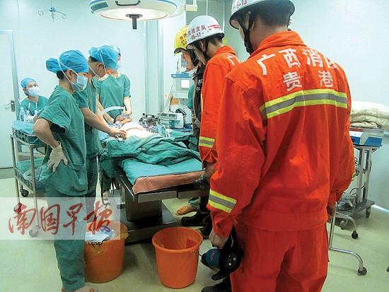 9岁男孩将轴承套生殖器上不敢说 被卡35小时(