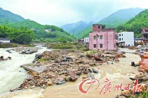 广东高州一山塘现险情 暴雨引发山洪致4人失踪