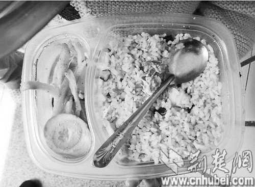 湖北一学校被曝收受学生午餐供应商回扣40万