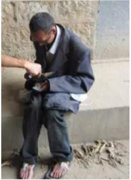 六旬老人送孙子西安求学 随后徒步沿铁路回贵