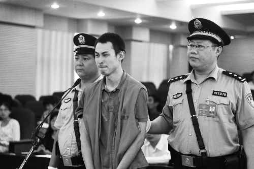 男子长期家暴被<em>儿子</em>杀死:曾揭下妻子<em>头皮</em> 频道