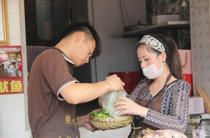 成都地铁_成都月收入过万(2)