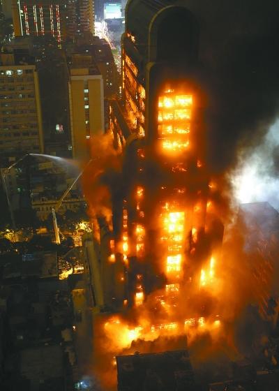 广州烂尾楼发生火灾32层全烧空 暂无人员伤亡