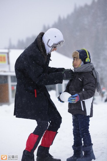 爸爸去哪儿冰雪大战 男神张亮再成中国好爸爸