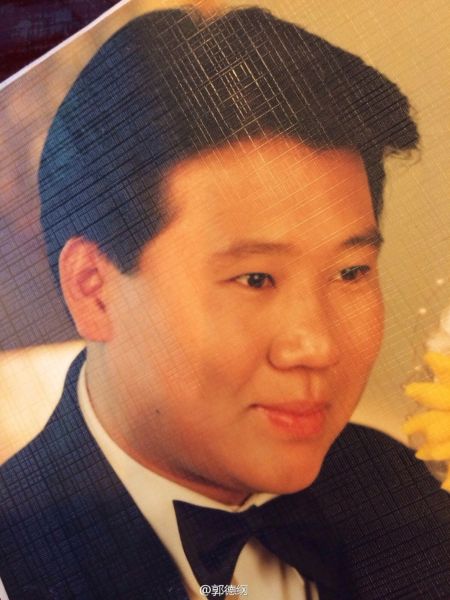 郭德纲年轻时头发浓密撞脸小沈阳老婆:很多人说