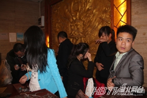 央视曝光东莞酒店裸舞选秀 实拍抓嫖扫黄震撼