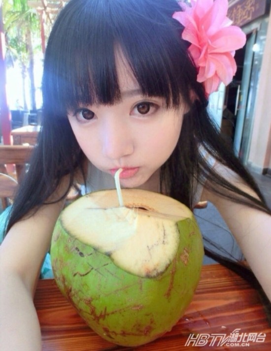 女晒嫩照PK性感小学生 盘点娱乐圈<em>奇葩</em>事