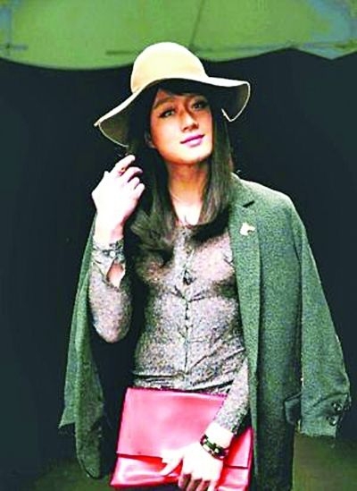 金秀贤<em>男扮女装</em>照片走红网络 佟大为朴海镇男