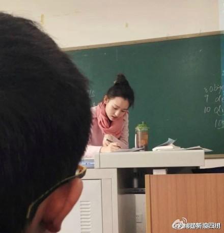 四川美女老师酷似刘诗诗男生出勤率爆表(组图)_