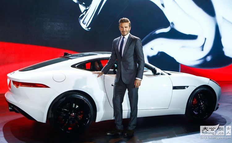 北京车展欧巴失约本土明星救场 兽兽爆乳吴莫