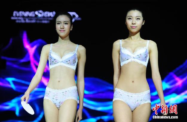 选秀把内衣_SIUF中国内衣超模选秀大会在深圳举行 演绎多元之美