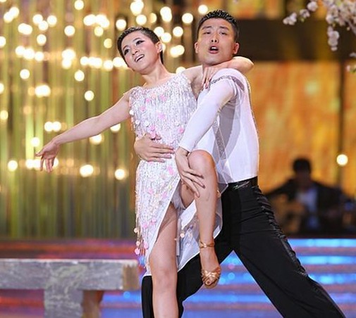 泫雅蔡依林柳岩黄圣依爱戴 海量<em>女星热舞</em>抛胸