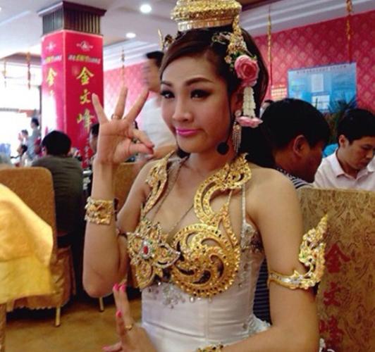 走近最美人妖皇后卡桑娜 人妖表演成泰国旅游不可错过