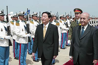 南方网:朱镕基总理抵达摩洛哥开始对摩进行正