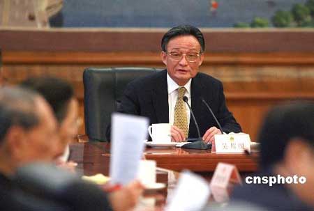 2月27日,十届全国人大常委会第七十五次委员长会议在北京人民大会堂举行。全国人大常委会委员长吴邦国主持会议。 中新社发 廖文静摄