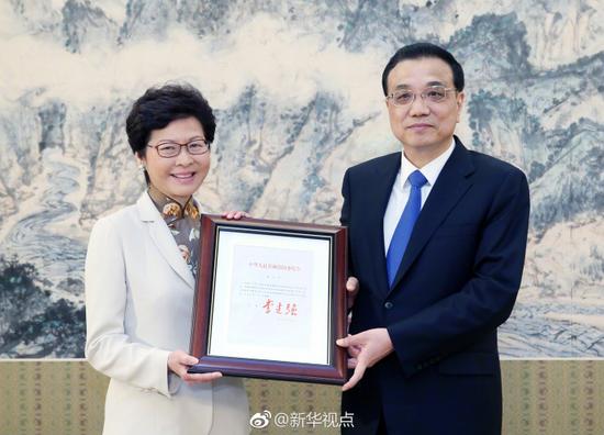 李克强为林郑月娥颁发香港第五任行政长官国务院令