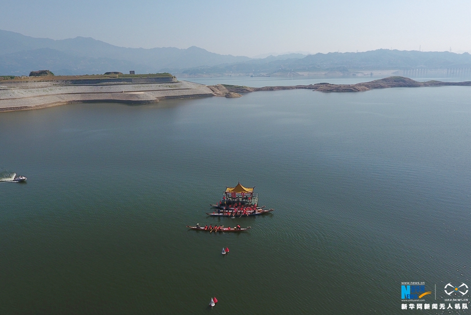 【网络中国节】航拍屈原故里 游江祭祀过端午