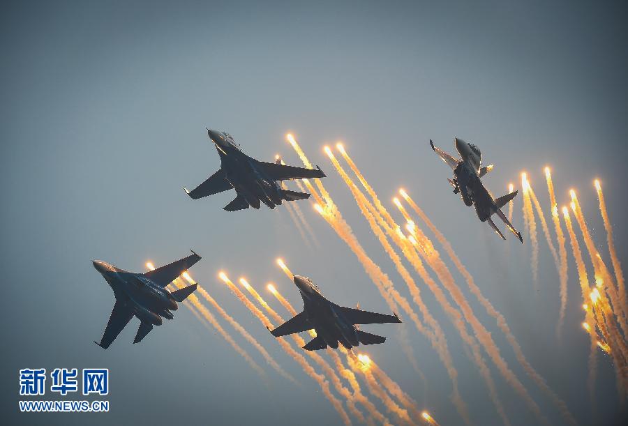 起底歼10女飞行员:<em>天上女</em>汉子,地下萌妹纸(多图