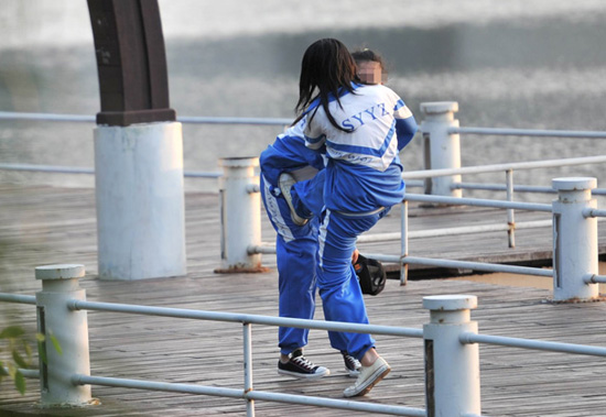 女孩被打出鼓膜穿孔 15名<em>女同学</em>轮流<em>扇耳光</em>3小