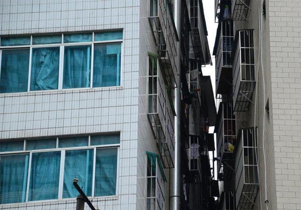 广西南宁城中村现大量握手楼、亲嘴楼