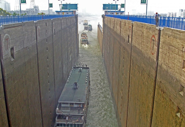 葛洲坝船闸发现裂缝漏水 应急抢修预计历时5天