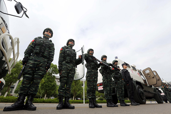 军人持枪图猜四个成语_动漫军人图片持枪