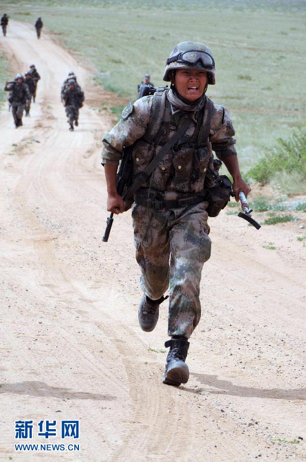 直击朱日和演习:步兵旅徒步武装奔袭10公里