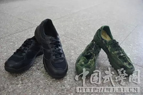 武警部队列装新式作训鞋、作战靴等(组图)