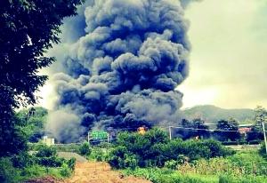 江西赣州工厂起火爆炸 附近高速公路一度封闭