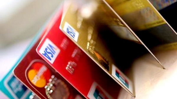  银行卡禁超4张 (图) 银监会:打击电信网络犯罪_