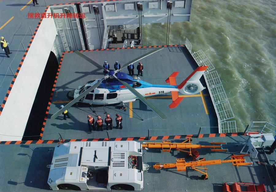 辽宁舰航母10架舰载机同时现身