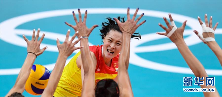 奥运女排决赛 中国队3:1战胜塞尔维亚队夺得冠