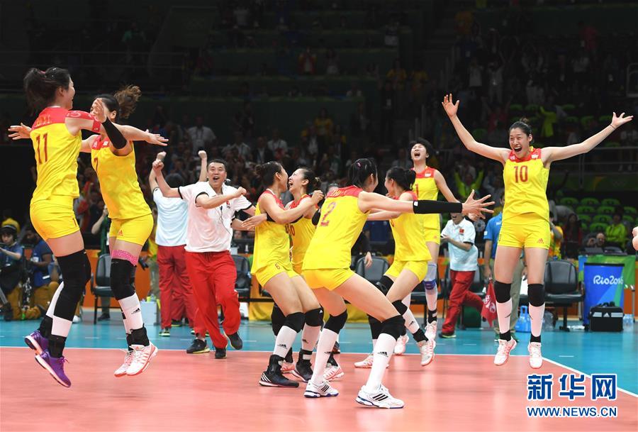 奥运女排决赛 中国队3:1战胜塞尔维亚队夺得冠