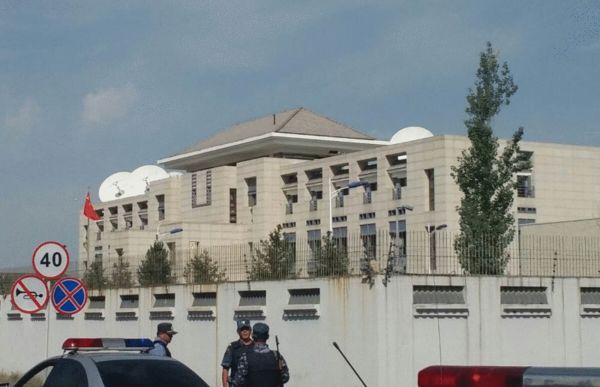 中国驻吉尔吉斯使馆区发生恐袭爆炸 已致1死3