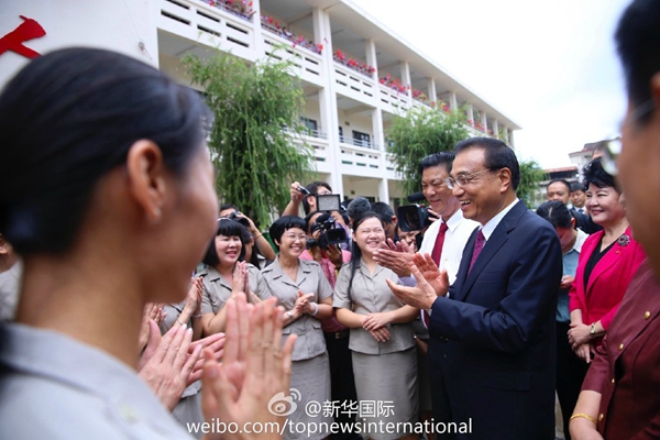 李克强参观老挝寮都公学：希望中老友谊像中秋之月那样圆满