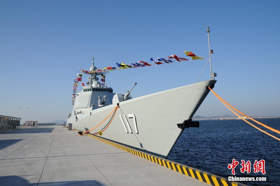 新型导弹驱逐舰西宁舰正式加入海军战斗序列