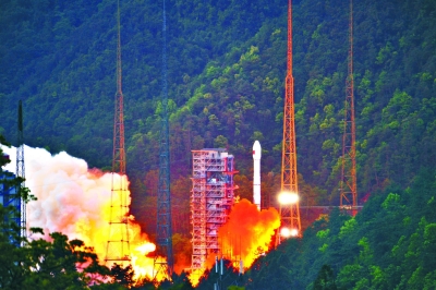 我国首颗互联网卫星发射成功 飞机高铁WiFi就靠它了