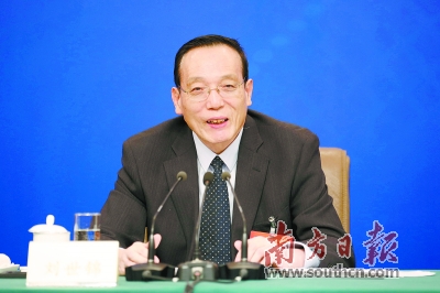 委员在全国政协十三届二次会议第二场记者会上谈“优化营商环境”