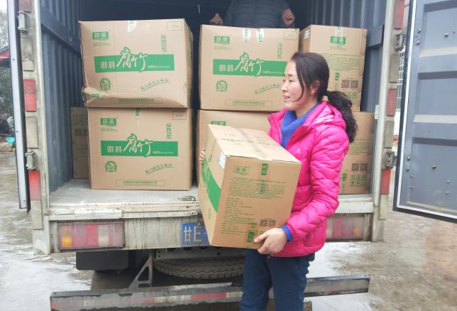 习近平在甘肃代表团强调，这项工作越到最后时刻越要响鼓重锤