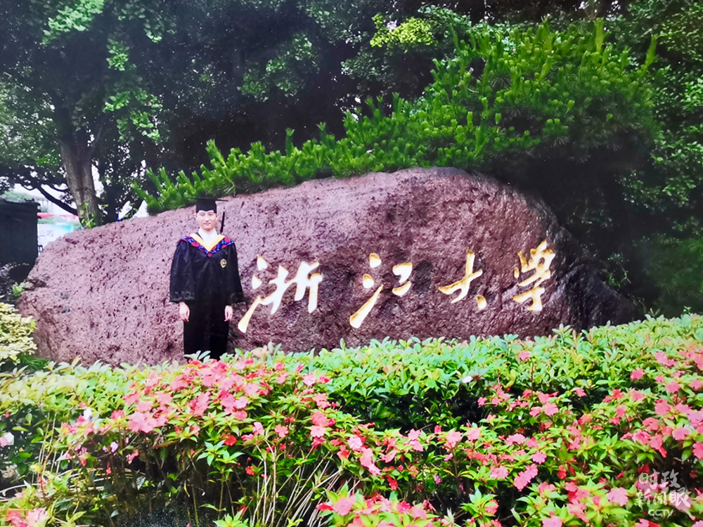 上海龙华“延乔墓”不断涌现数百份来源于缅怀者的“时光信件”