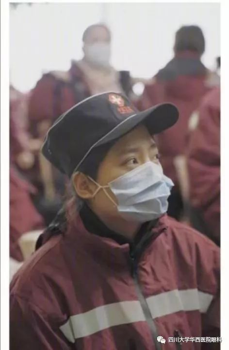 在抗击疫情的战场上，盛开着一朵美丽的格桑花