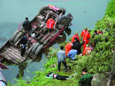 四川自贡特大交通事故