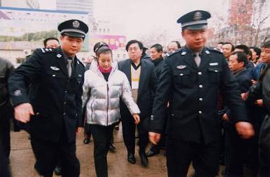 南方网:刘晓庆涉嫌偷税被捕
