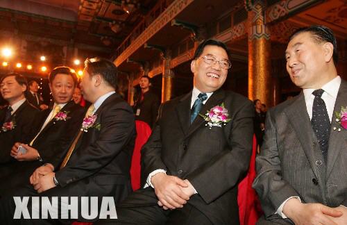 2019广东经济年度人物_...)、雷萍:每日经济新闻董事长、 (右).由新浪财经、人民日报...(3)