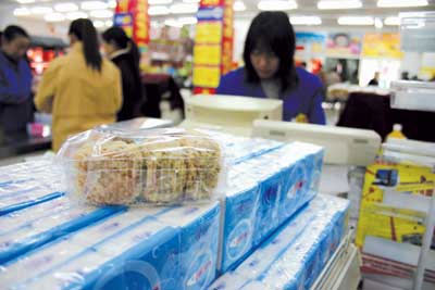 超市中的不文明行为[组图]:南方网社会新闻频道