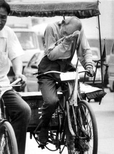 蹬车攒35万元资助贫困生 白芳礼老人在天津去