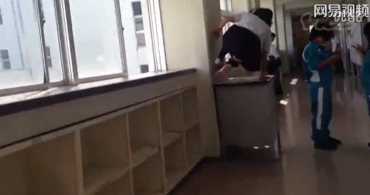 日本忍者<em>学生妹</em>着<em>短裙</em>飞檐走壁 不怕走光(组图