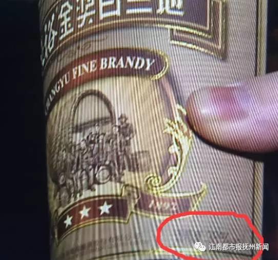 奶茶店居然有卖忘情水?学生们喝完后昏昏欲睡