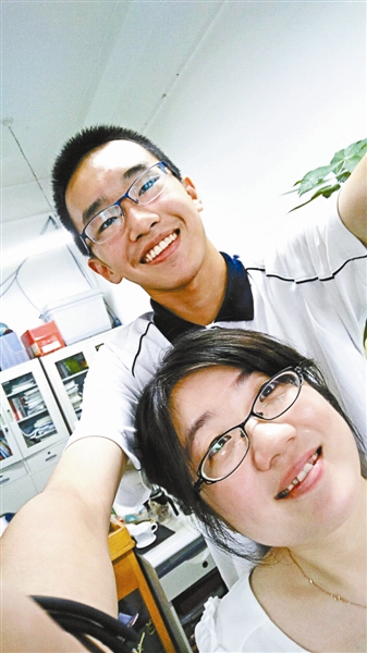  中考成绩全科满分 (组图):最牛学霸!爱看 三体 和