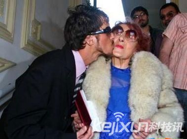 父亲偷拍儿子与女友做爱 <em>兄妹</em>车震父女乱伦盘